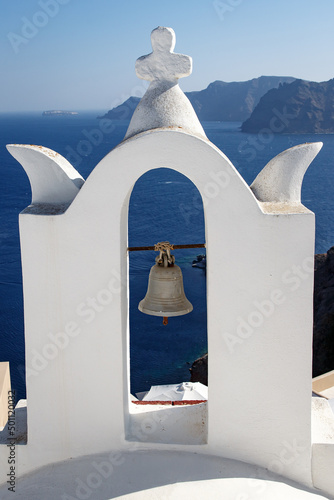 Foto Bell tower of Greece church in the village of Oia in Santorini island