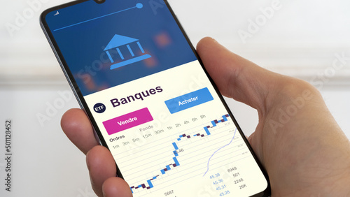 Investir dans un ETF banques. Diversifier ses investissements s'exposer à un fonds bancaire. Acheter en bourse un etf banque. Texte en français.