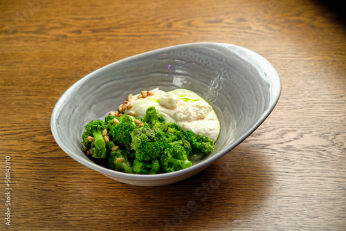 Poached egg with broccoli