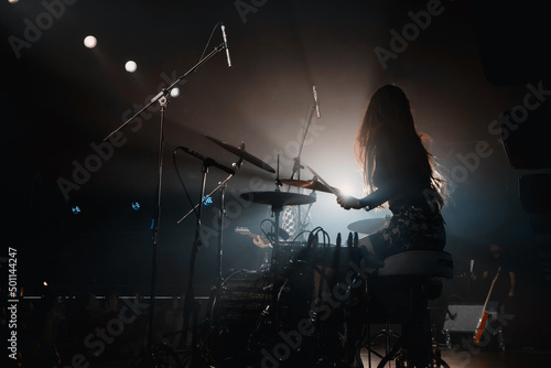 Fotobehang girl drummer on stage behind the kit