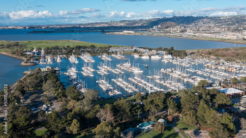 Fotografia Aerial view of boats over blue water in Berkeley Marina, SF Bay Area