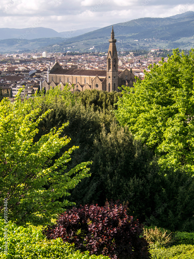 Italia, Toscana, Firenze, veduta della città edella chiesa di Santa Croce.