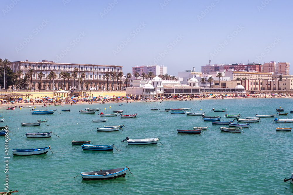 Vistas de Cádiz, antigua ciudad portuaria en el suroeste de España