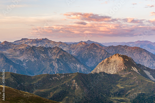 Fototapeta Naklejka Na Ścianę i Meble -  Sunrise over the mountains
