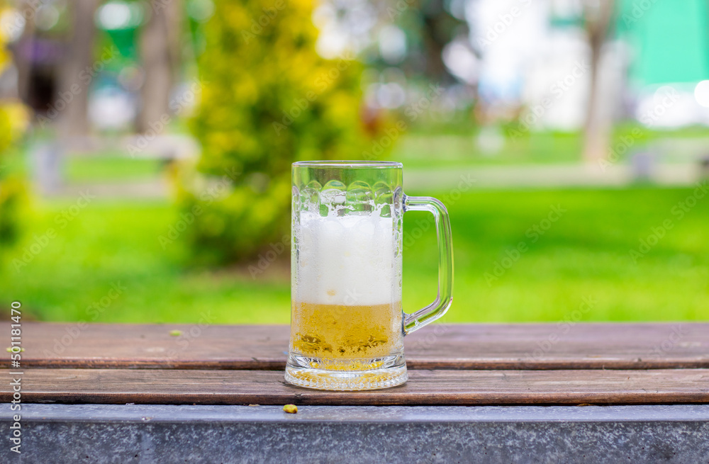 glass of beer on park bench in public park, green nature, spring, summer.
mobile phone,smartphone, with football match playing. world cup concept, football fans, on the go, big fan, idols. glass of beer on park bench in public park, green nature, spring, summer.
mobile phone,smartphone, with football match playing. world cup concept, football fans, on the go, big fan, idols.
