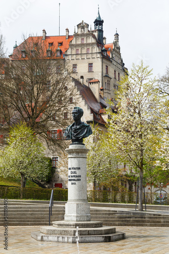 Hohenzollernschloss in Sigmaringen mit Denkmal des Fürsten Karl von Hohenzollern photo