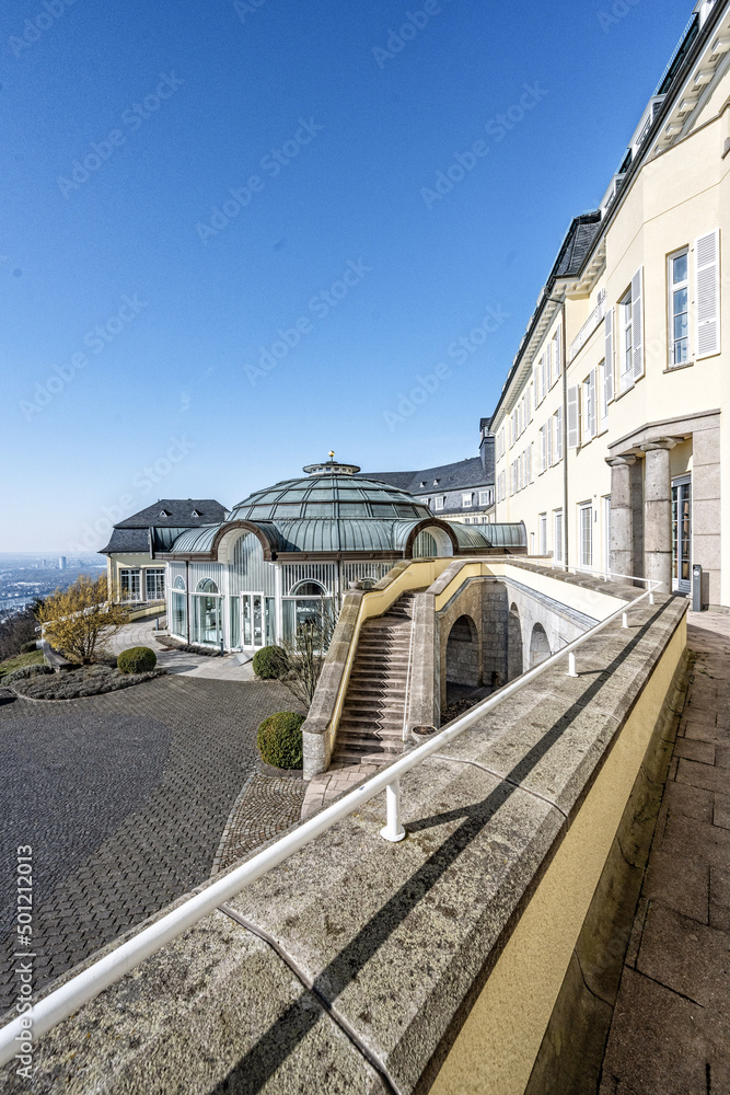 Das Äußere des Steigenberger Grand Hotels in Königswinter auf dem Petersberg bei Bonn Das Äußere des Steigenberger Grand Hotels in Königswinter auf dem Petersberg bei Bonn
