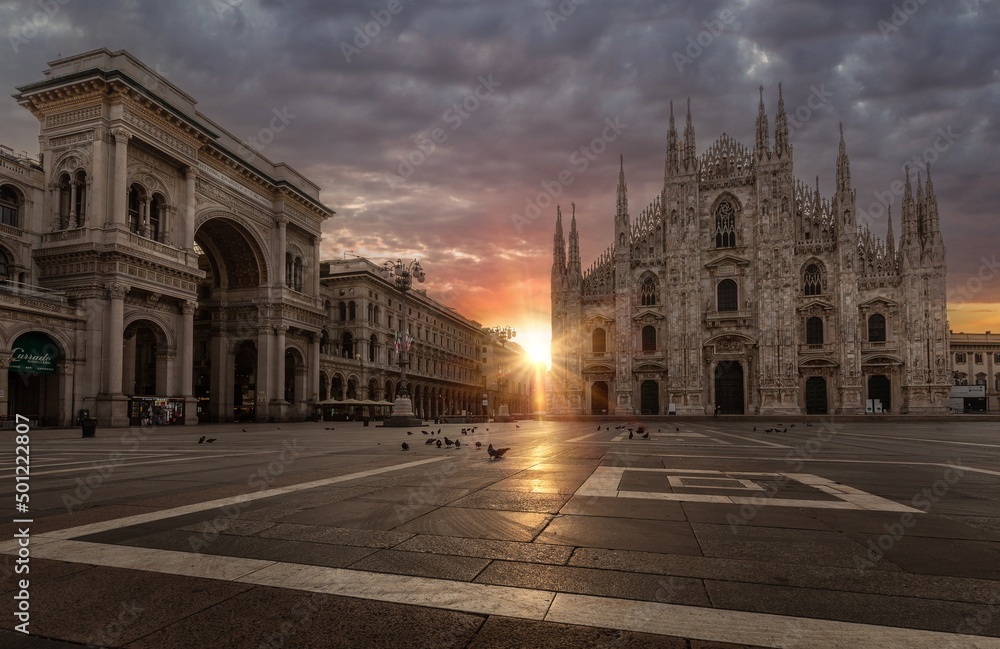Fototapeta premium Milan sunrise