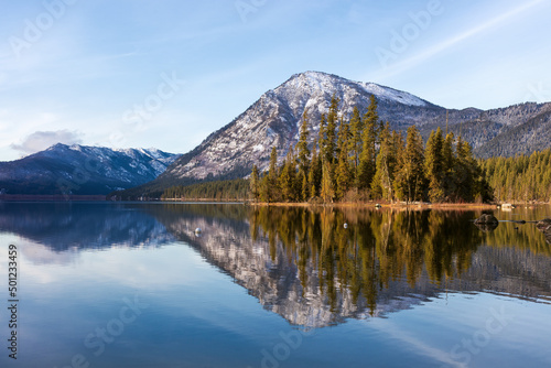 Fototapeta Naklejka Na Ścianę i Meble -  Reflection of the Cascade Mountains in Lake Wenatchee, Washington