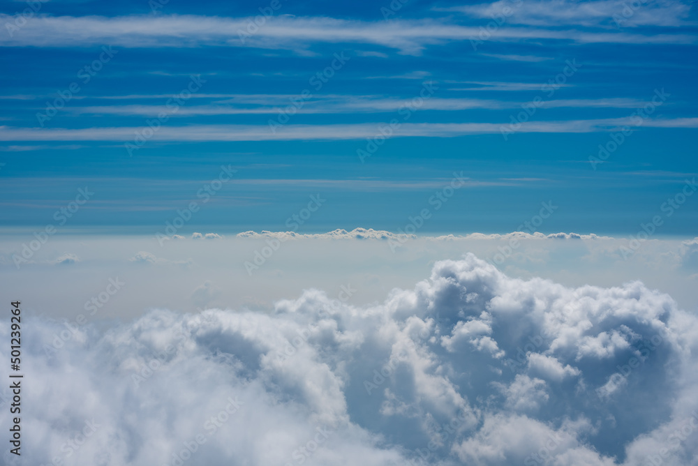 空 空
