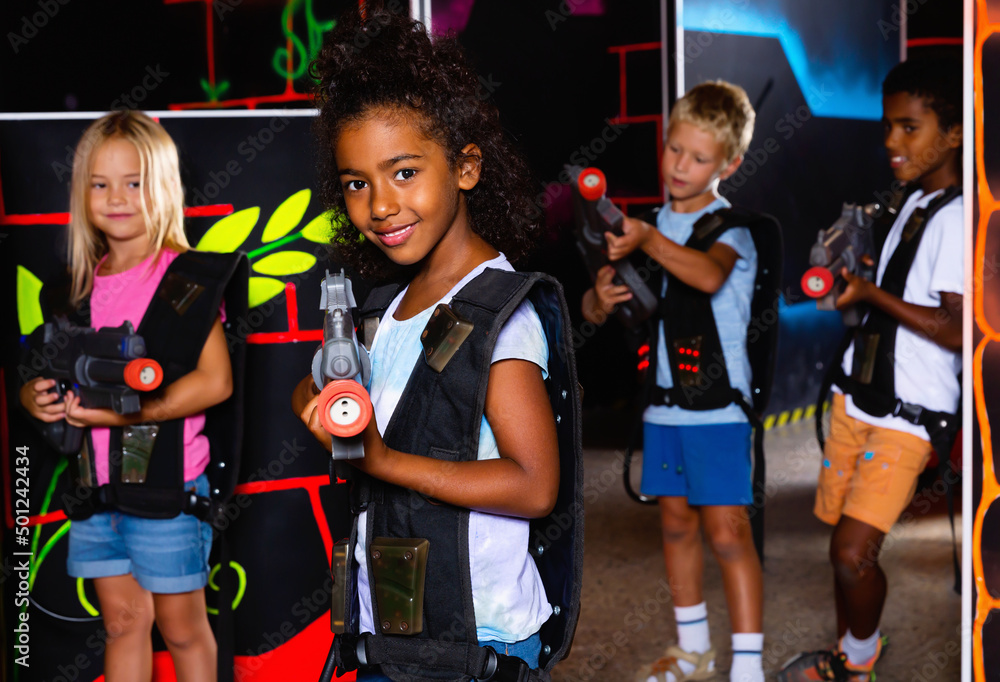 Φωτογραφία Teenager girl with laser pistol in her hands playing laser tag game