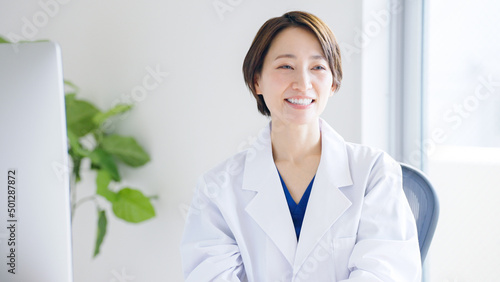 Plakat w ramie 医者・医療・診察・ミーティング.