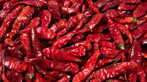 Tableau sur toile dry red chili peppers texture background