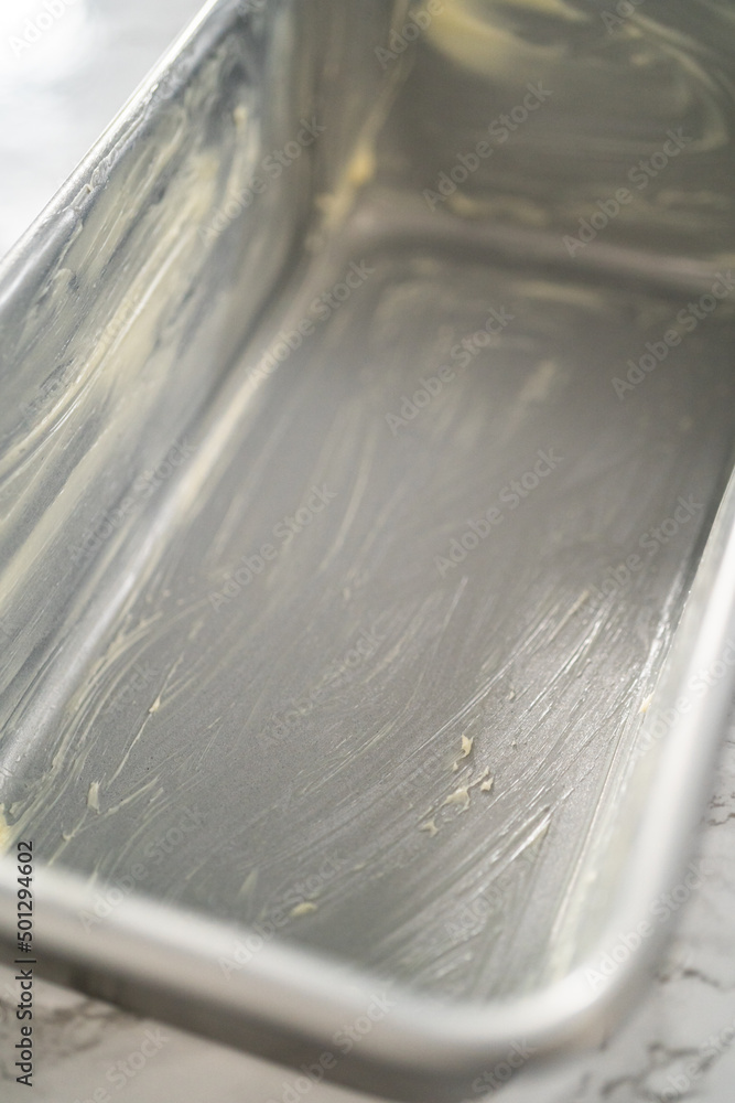 Obraz premium Greasing baking pan