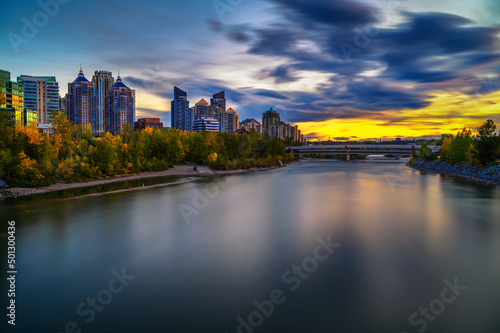 Fototapeta Naklejka Na Ścianę i Meble -  Sunset above city skyline of Calgary with Bow River, Canada