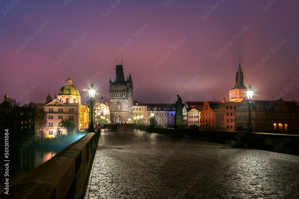 Most Karola w Pradze wieczorem - Czechy - obrazy, fototapety, plakaty 