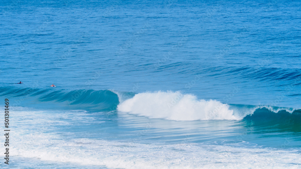 Fototapeta premium Beautiful blue sea and curly waves. Peacefully atmosphere in tropical paradise island.