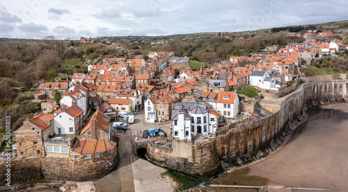 Cuadro en lienzo Robin Hoods Bay elevated view