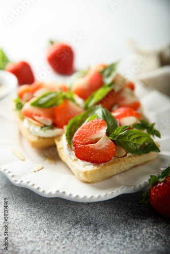Strawberry crostini with basil and almond 