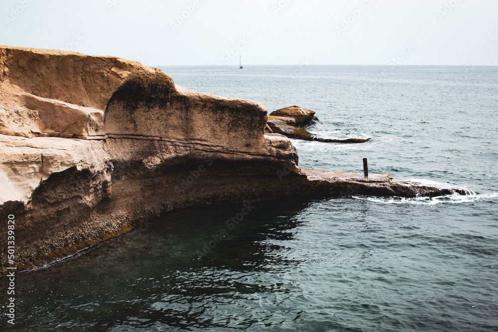 Naklejka premium sea and rocks