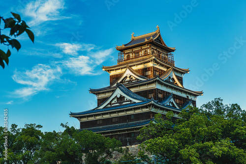 夕焼けの広島城(広島県広島市)