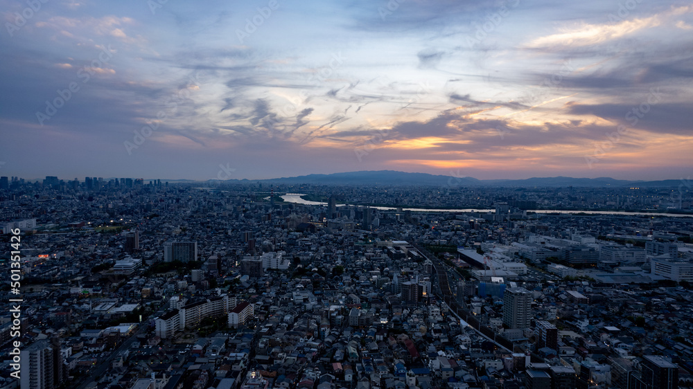 大阪府門真市上空から夕暮れの街並みをドローンで空撮