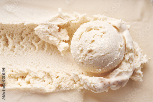 Vanilla ice cream texture and ball.