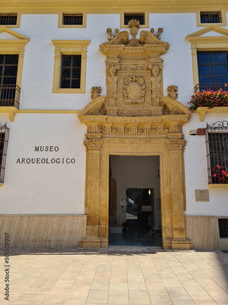 Obraz premium Portada barroca del museo arqueológico de Lorca 