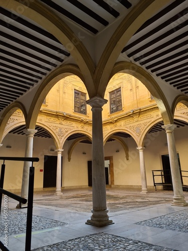 Interior de un patio de estilo musulmán en Lorca 