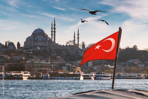 Foto Turkish flag over Bosphorus boats, mosques, and minarets of Istanbul, Turkey