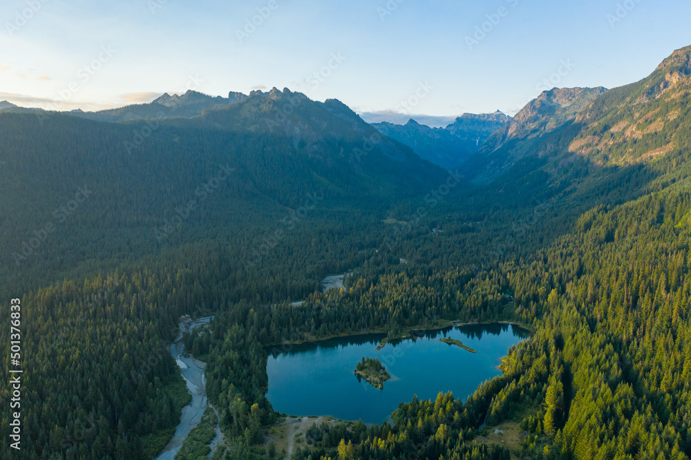 Beautiful Mountain Peak View of the Pacific Northwest Beautiful Mountain Peak View of the Pacific Northwest