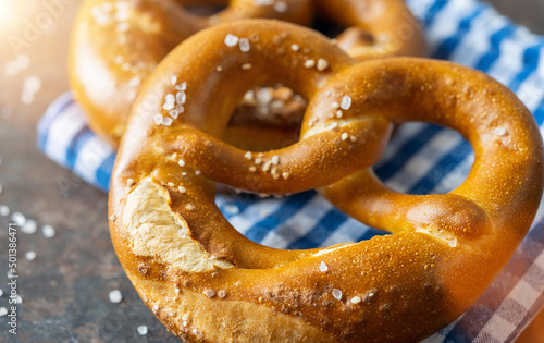 Fresh bavarian pretzels on tea towerl, Bavarian traditional germany food Fototapet