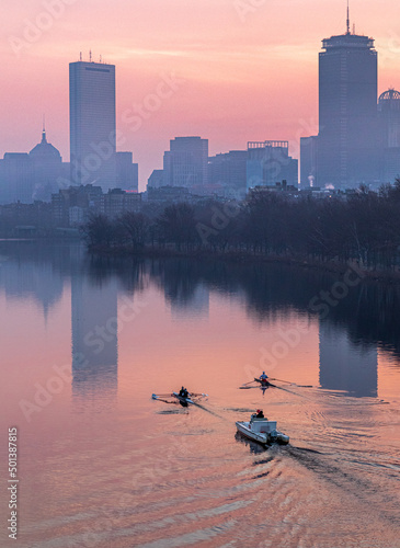 Slika na platnu Vertical shot of a beautiful river during sunrise in Boston, USA