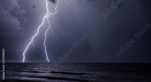Fotografiet Beautiful view of lightning above the Atlantic Ocean in Florida