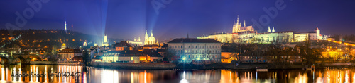 Foto Night Time Panoramic of Illuminated Lesser Town, from Prague Castle to Charles B