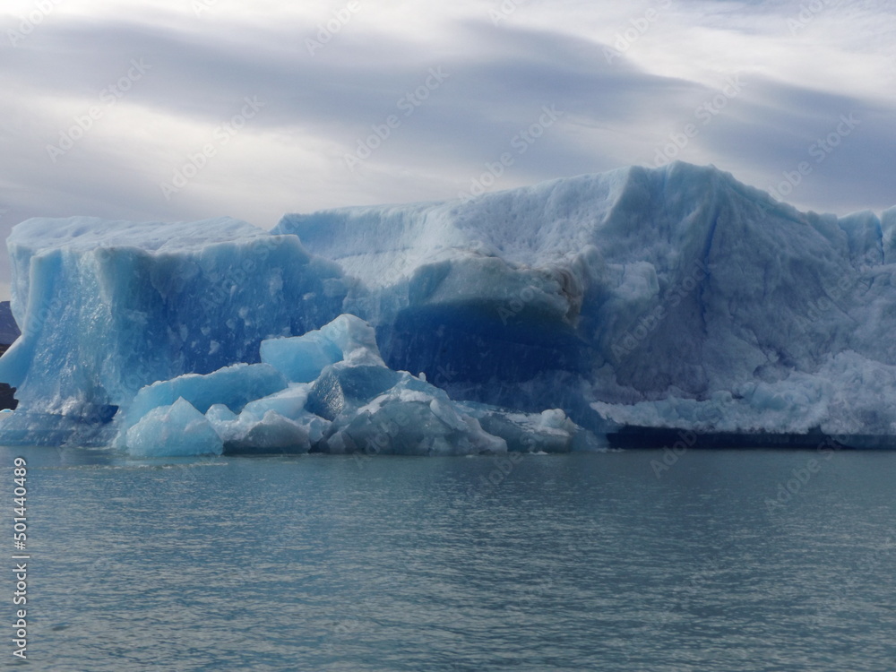 iceberg in perito moreno