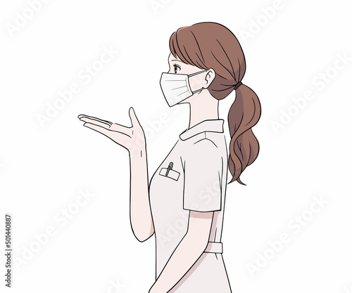 案内をするマスクをつけた看護師