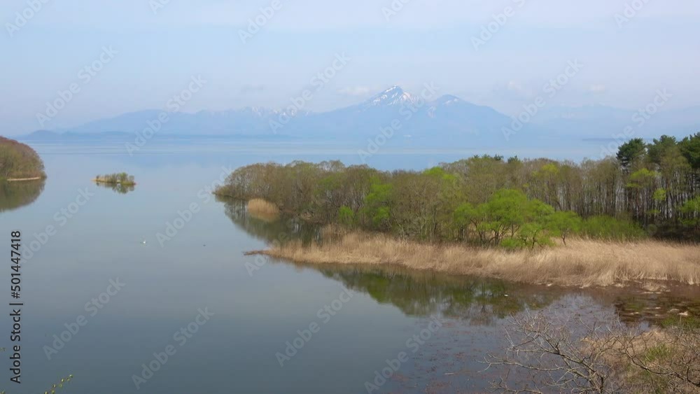 春の猪苗代湖と磐梯山(福島県郡山市・湖南町) 春の猪苗代湖と磐梯山(福島県郡山市・湖南町)