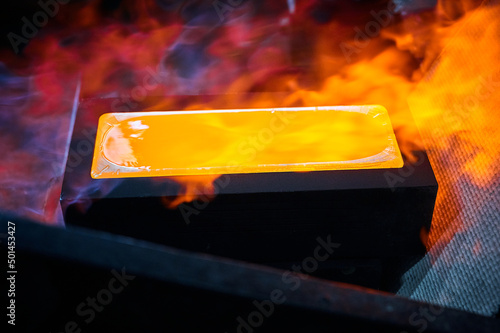 Bild auf Leinwand Hot gold ingot chills in casting form in shielding gases