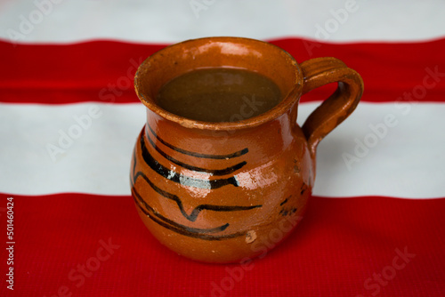 jarro de barro con atole, bebida caliente mexicana, atole, jarro mexicano, tradición y cultura, bebida típica  photo