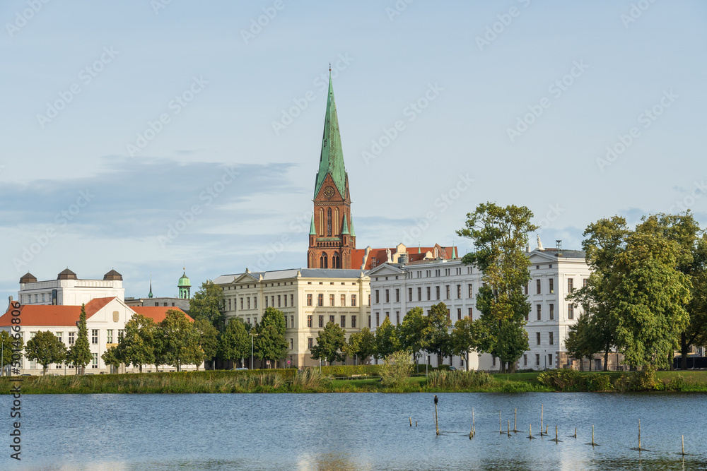 Blick vom Pfaffenteich auf die Altstadt von Schwerin, Mecklenburg-Vorpommern