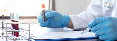 Fotografia Scientists or physicians analyze the blood sample in vitro to prepare a vaccine against a new strain of viruses, Vaccine Research and Science concept