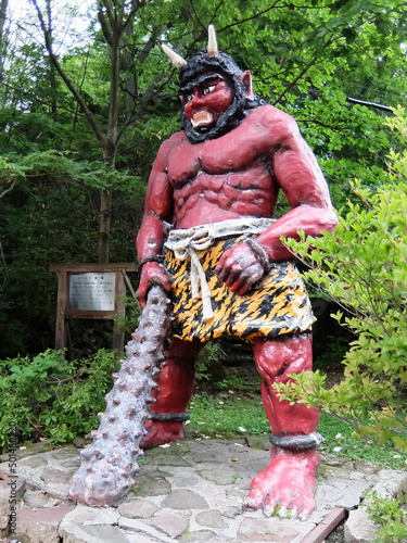 赤鬼の像