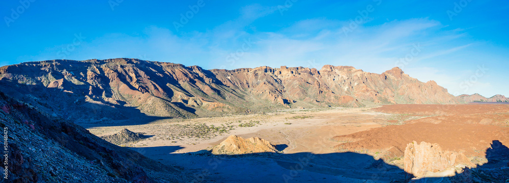 Panoramaaufnahme des Teide Vulkankraters auf der kanarischen Insel Teneriffa, Spanien
