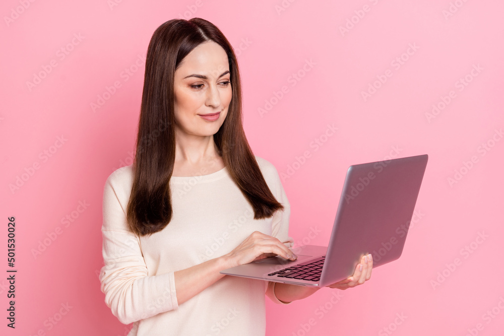 Naklejka premium Photo of pretty woman it specialist hold laptop buy online home based business wear nice pullover isolated pink color background