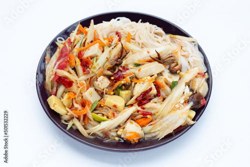 Spicy green papaya salad with vermicelli.