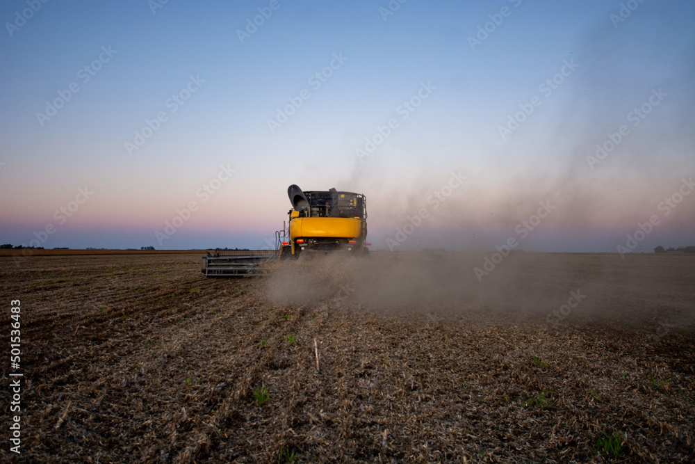 Fototapeta premium Sunset at the thresher