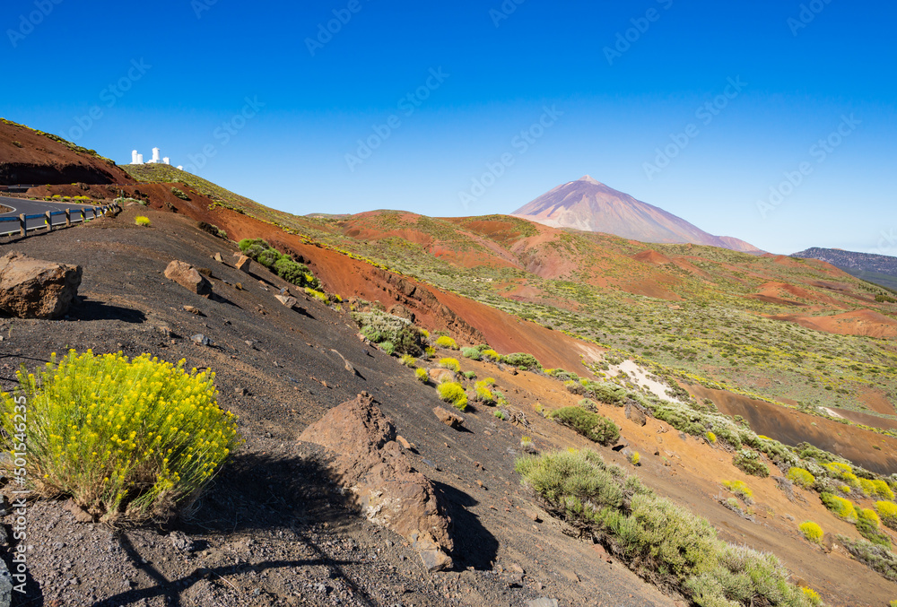 Teide Vulkan mit Sternwarte auf der kanarischen Urlaubsinsel Teneriffa, Spanien