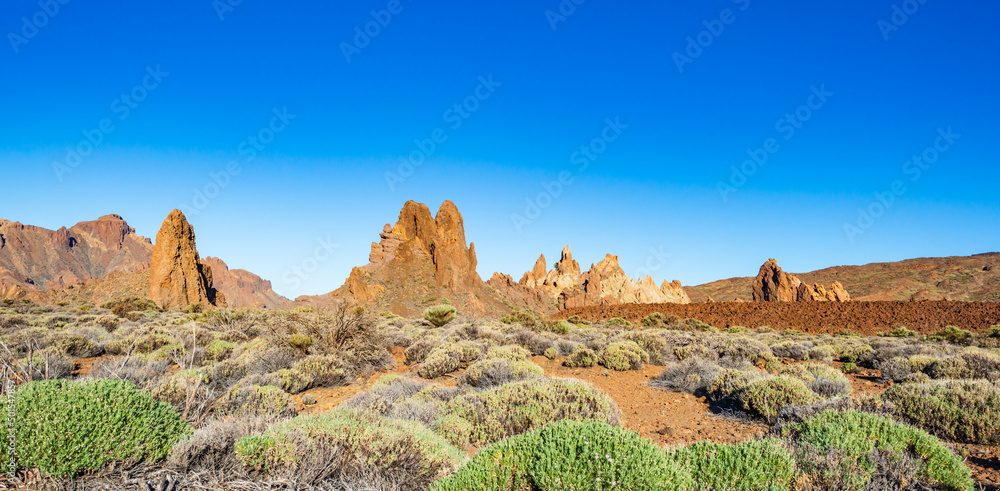 Typische Landschaft im El Teide Vulkankrater um den Roques de Garcia auf der kanarischen Insel Teneriffa, Spanien