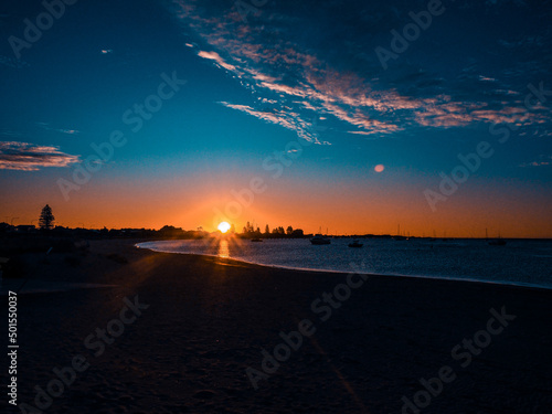 wunderschöner Sonnenuntergang am Meer in Australien